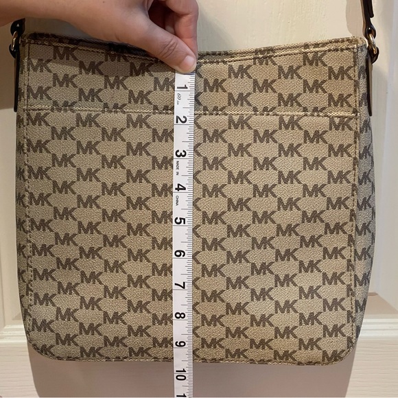 Michael Kors Jet Set, Messenger, Crossbody Bag - Picture 6 of 16